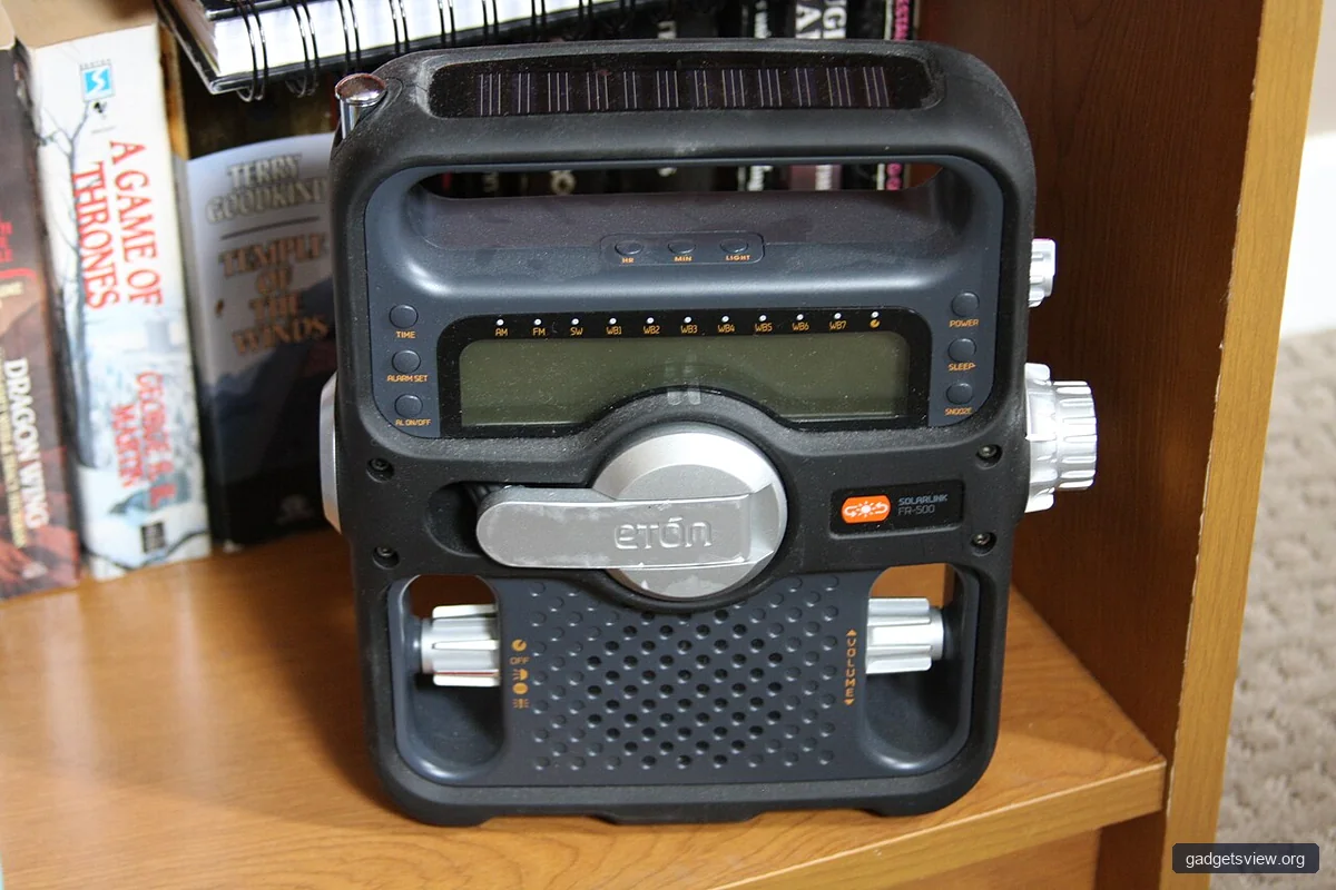 Solar-powered radio - Portable Power Station For Camping With Solar Panels